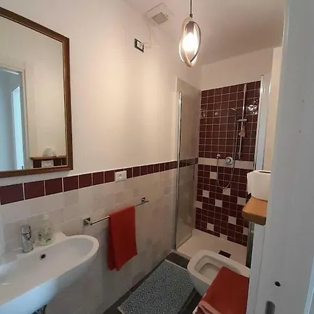 Quiet Villa, Wonderful Garden 10-minute Walk From The Sea!
