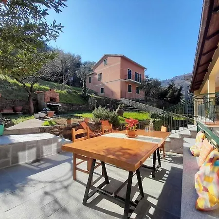 Quiet Villa, Wonderful Garden 10-minute Walk From The Sea! Recco