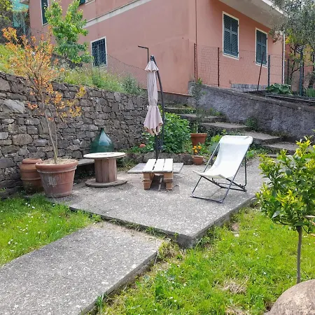 Quiet Villa, Wonderful Garden 10-minute Walk From The Sea! * Recco